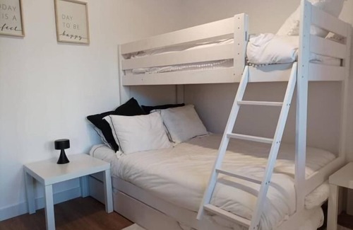 Mogro Apartment | Casa con jardin a 2 min playa, garaje privado