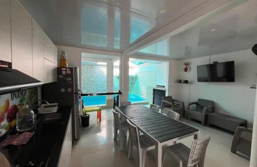 Girardot House | Casa con piscina interna para tus vacaciones