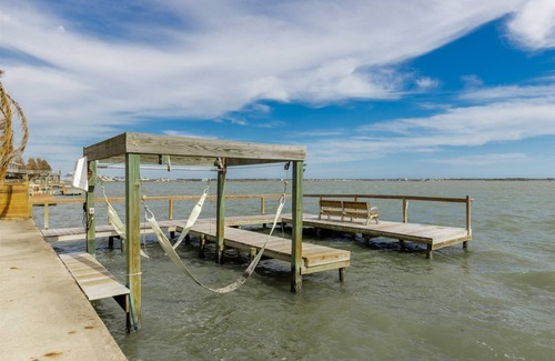 Rockport House | Casa Copano | Pet-Friendly + Dock!