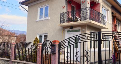 Calimanesti House | Casa Coralis