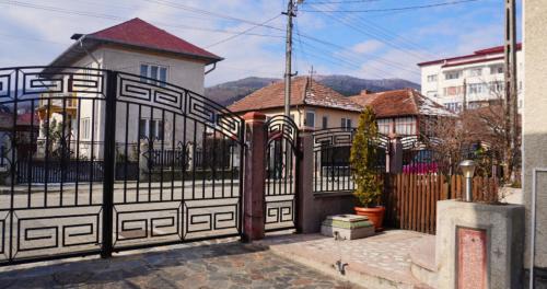 Calimanesti House | Casa Coralis