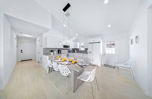 Florida Ridge House | Casa Costa del Tesoro 10 minutes from the beach
