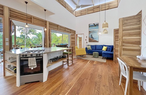 Puerto Viejo de Talamanca Villa | Casa Blanca - Stunning beach/pool house in Playa Negra