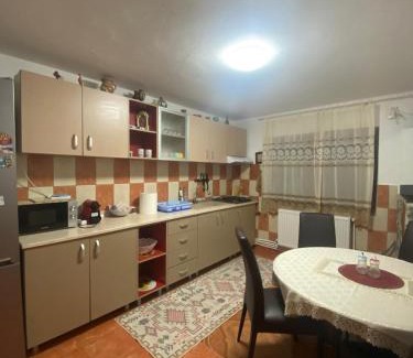 2 Mai House | Casa Cristian