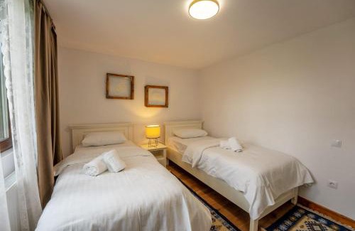 Sighisoara Bed & Breakfast | Casa cu Prispa