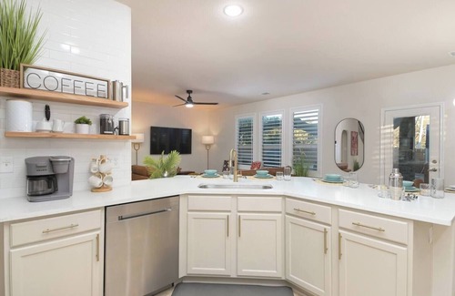 West San Antonio House | Casa Cultura San Antonio Vacation Rental near Sea World~Heated Pool~Lackland