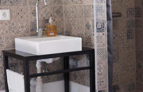 Barranco de Sao Miguel House | Casa Da Cabeça