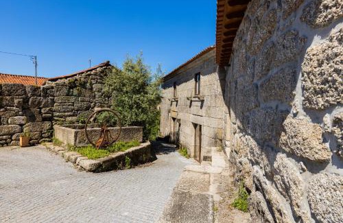 Guilhofrei House | Casa da Capela by House and People