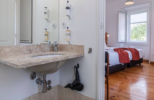 Santa Maria e Sao Miguel House | Casa da Estefânea | Quarto 4 Self Check-in Online