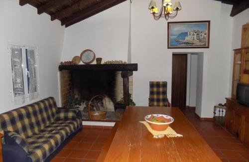 Burinhosa House | Casa da Felicidade