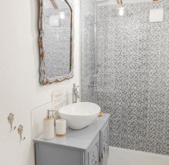 Bouro House | Casa da Pausa by TonsdeVerde