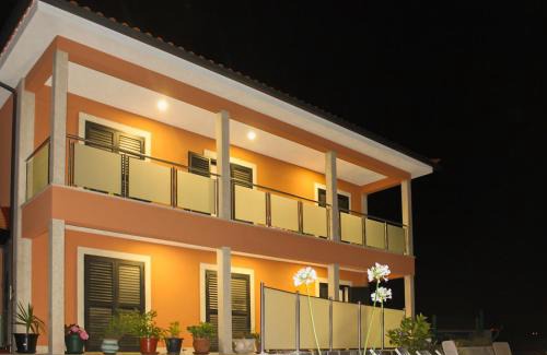 Arcos de Valdevez House | CASA DA ROSARINHO - Casa de Campo Privada com Piscina - Arcos de Valdevez