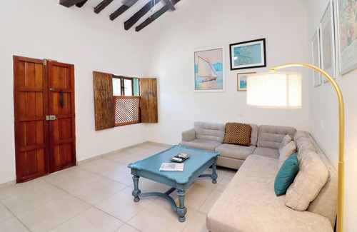 Zona Dorada Bed & Breakfast | Casa Dahlia