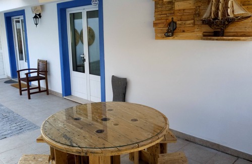 Casais do Rio Cottage | CASA DAMÉLIA POLO2-House near Óbidos in the slope of recycling décor