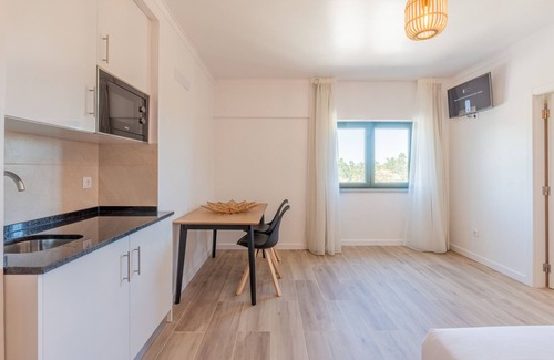 Castelo Bed & Breakfast | Casa Das Vinhas III (C128)