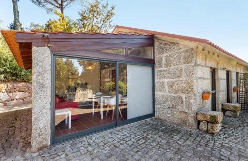 Beijos House | Casa de Andrães Camélias