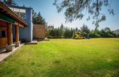 Tepetlaoxtoc House | Casa de campo, jardín con juegos privado