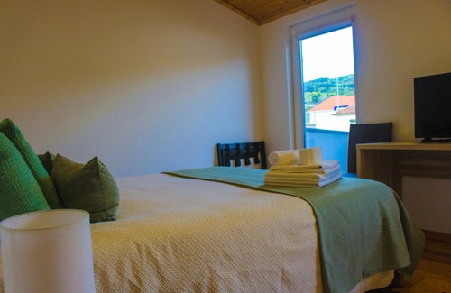 Gois Cottage | Casa de Campo Vale do Ceira, Quarto de Casal. Na Bela e Pacata Vila de Góis