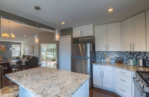 Plato Center House | Casa de Chicago in Schaumburg!