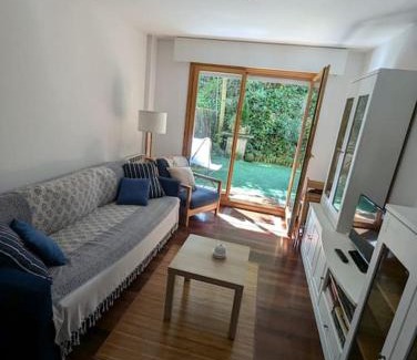 Comillas City Center Apartment | Casa de Claudia Comillas- Jardín privado - A 10 metros del Capricho de Gaudí