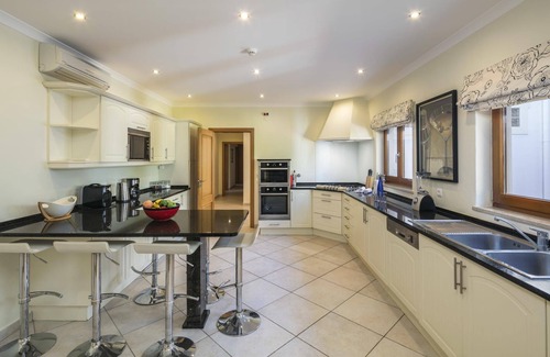 Colinas Verdes Villa | Casa de Colinas - Four Bedroom Villa, Sleeps 8