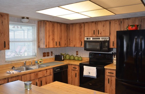 Largo House | Casa de Corazon-A comfortable home with pool in a quiet neighborhood near beach.