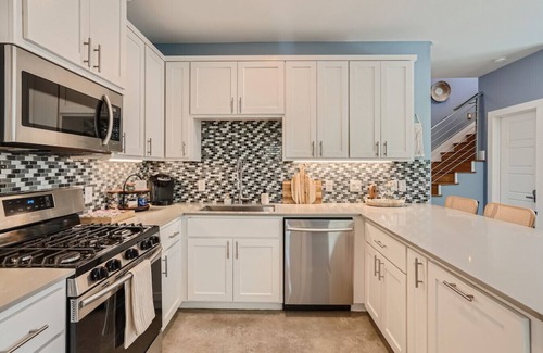 St. John - Coronado Hills House | Casa de Ellie J | Newer Home, Private, great for short or longer stays, & Close to Downtown!