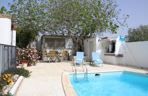 Fuente-Tojar House | Casa de Familia Cortijo La Cubertilla