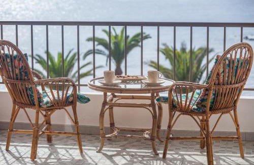Santiago del Teide Apartment | CASA DE FRANCO - ocean view, 50m from Playa la Arena, fibre net