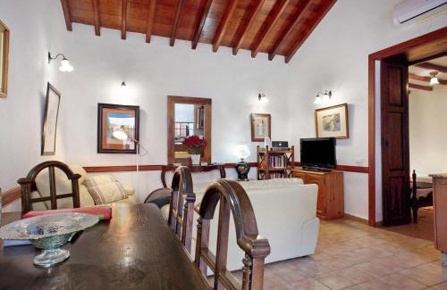 San Bartolome de Tirajana House | Casa De La Eterna Primavera