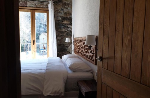 Vilallonga de Ter Ski Chalet | Casa de La Roca - Only Adults.