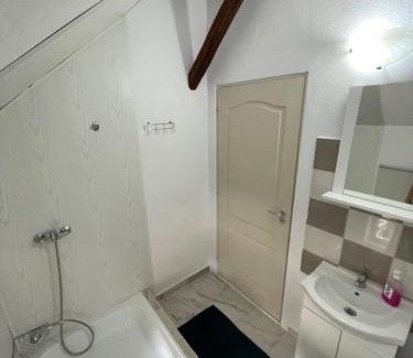 Sincraieni House | Casa de oaspeți Cristina