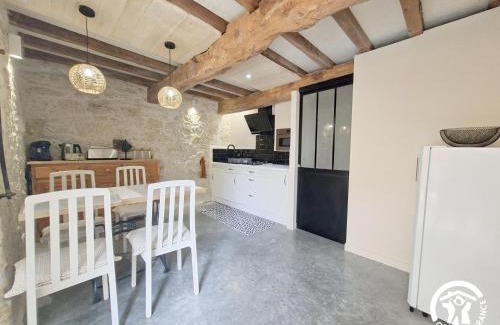 Lussan House | Casa de Pedra