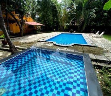 Nuvem Villa | Casa De Piscina by LivingStone