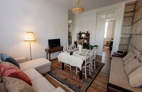 Lamego House | Casa de Pousada - É uma Casa den Campo no coração do Douro!
