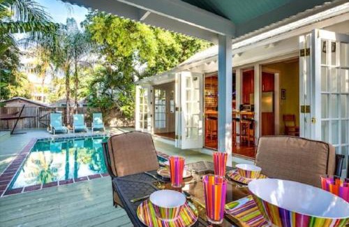 Meadows House | Casa de Rosalie by AvantStay Great Location w Pool BBQ Outdoor Dining Month Long Stays Only