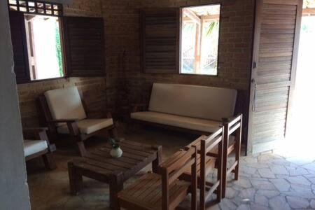 Barra Mar House | Casa de Veraneio, com piscina, churrasqueira, área de lazer, três suites com ar condicionado a 100m da praia, na Barra de São Miguel-AL