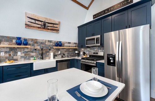 Wimberley House | Casa del Avion and Casa Coop