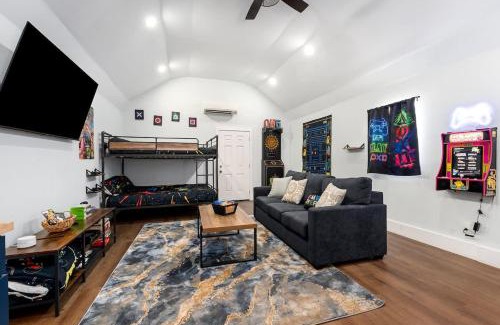 Wimberley House | Casa del Avion and Casa Coop