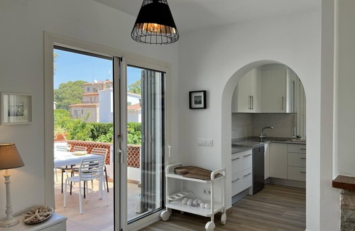 L'Escala Villa | Casa Del Mar- Large villa with garden and 2 pools 50 meters from the beach
