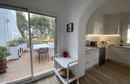 L'Escala Villa | Casa Del Mar- Large villa with garden and 2 pools 50 meters from the beach