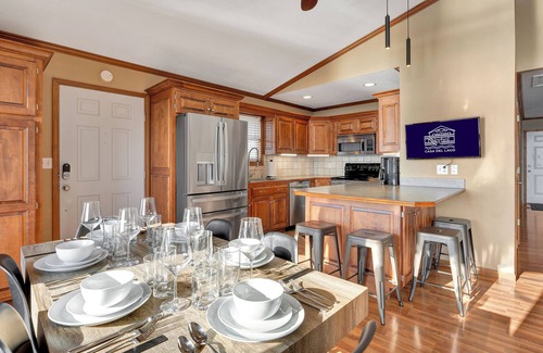 Gravois Mills House | Casa Del Lago: Lakefront 3 BR/3 BA w/private dock!