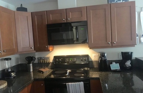 Okanagan-Similkameen Condo | Casa Del Mila Oro, Perfect getaway for family fun, steps from the pool and lake