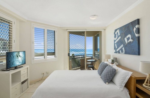 Bilinga Apartment | Casa Del Rey 5 - Absolute Beachfront Bilinga apartment perfect for the family