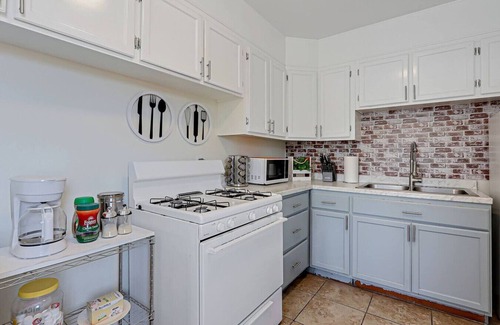 Biggs Field House | Casa Del Sol – I-10 & Chapoteo