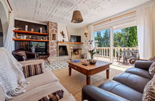 Torrelles de Foix Villa | Casa del Vino