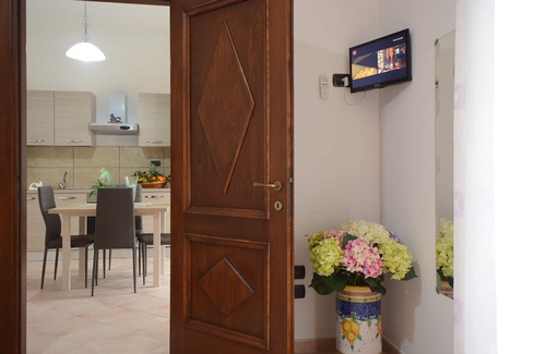 Piazza-Tralia-Pendolo Apartment | Casa dell'ulivo, in the middle between the Sorrento peninsula and the Amalfi coast.