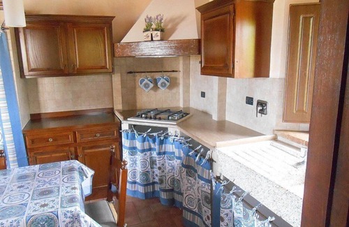 Fighille House | Casa delle Mammole A: A characteristic and welcoming two-story apartment that is part of an ancient country house surrounded by the greenery, with Free WI-FI.