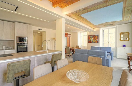 Salo Apartment | Casa Didia A: A spacious and welcoming apartment located on the lake promenade of Lake Garda, with Free WI-FI.