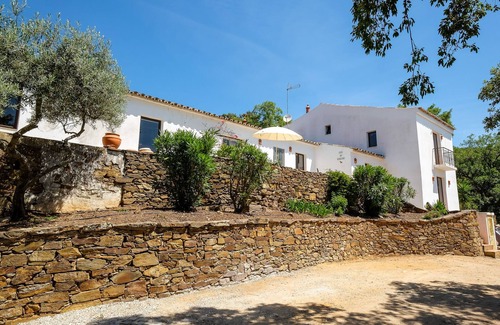 Fonte do Bispo House | Casa do Burrinho - A Charming 2 Bedroom Hill Top house with Private Pool